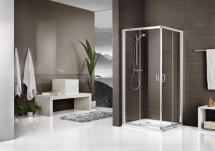 Modernes Badezimmer mit Duschkabine, Pflanze und eleganten Fliesen in Brauntönen.