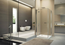 Modernes Badezimmer mit Glasdusche, WC und eleganter Einrichtung in neutralen Farben.